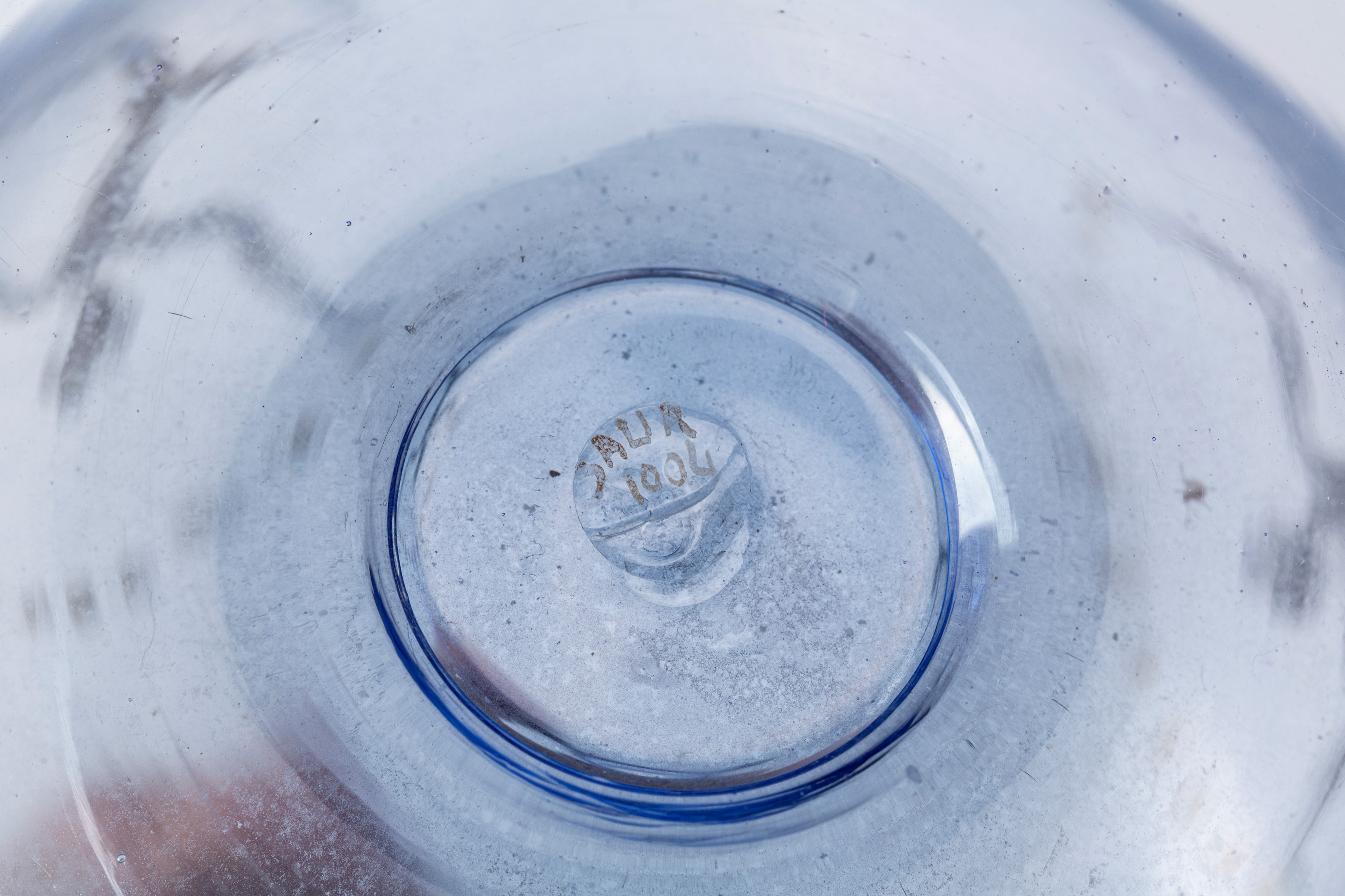 Rara bottiglia con decoro di Guido Balsamo Stella