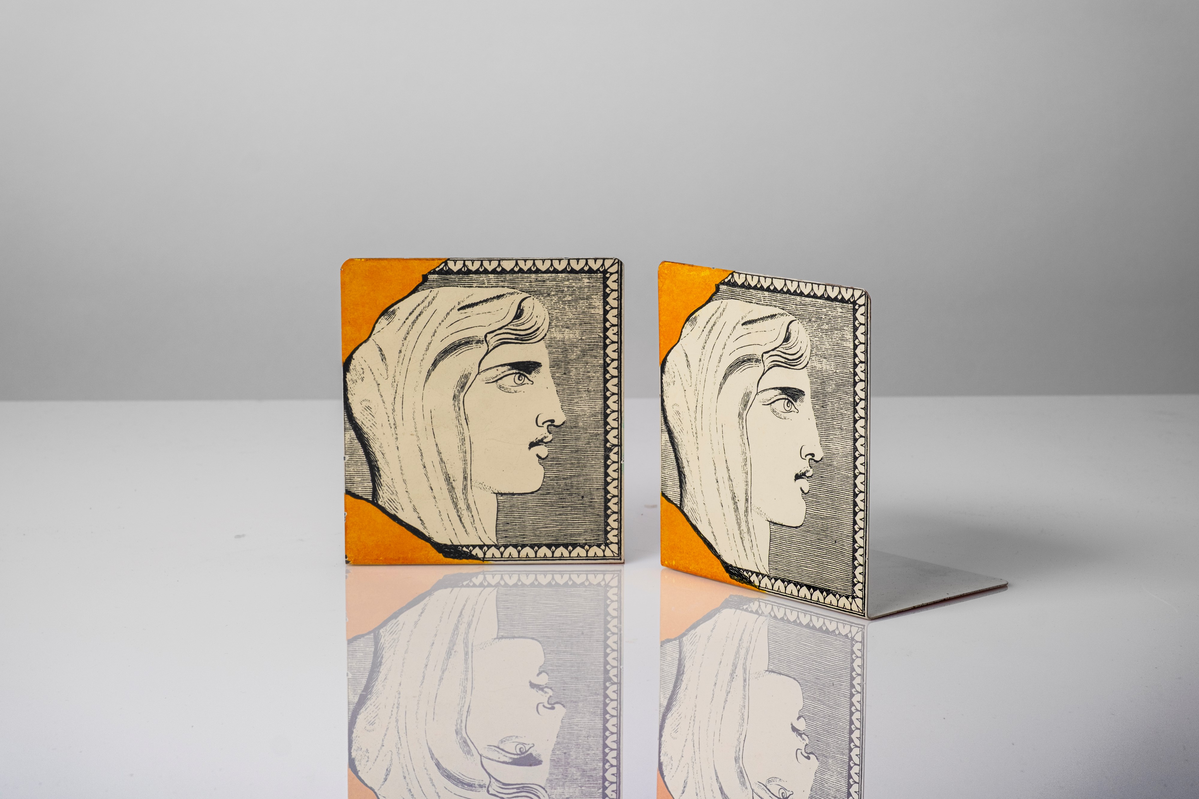 Piero Fornasetti - Coppia di Fermalibri, Decoro Frammenti Antichi