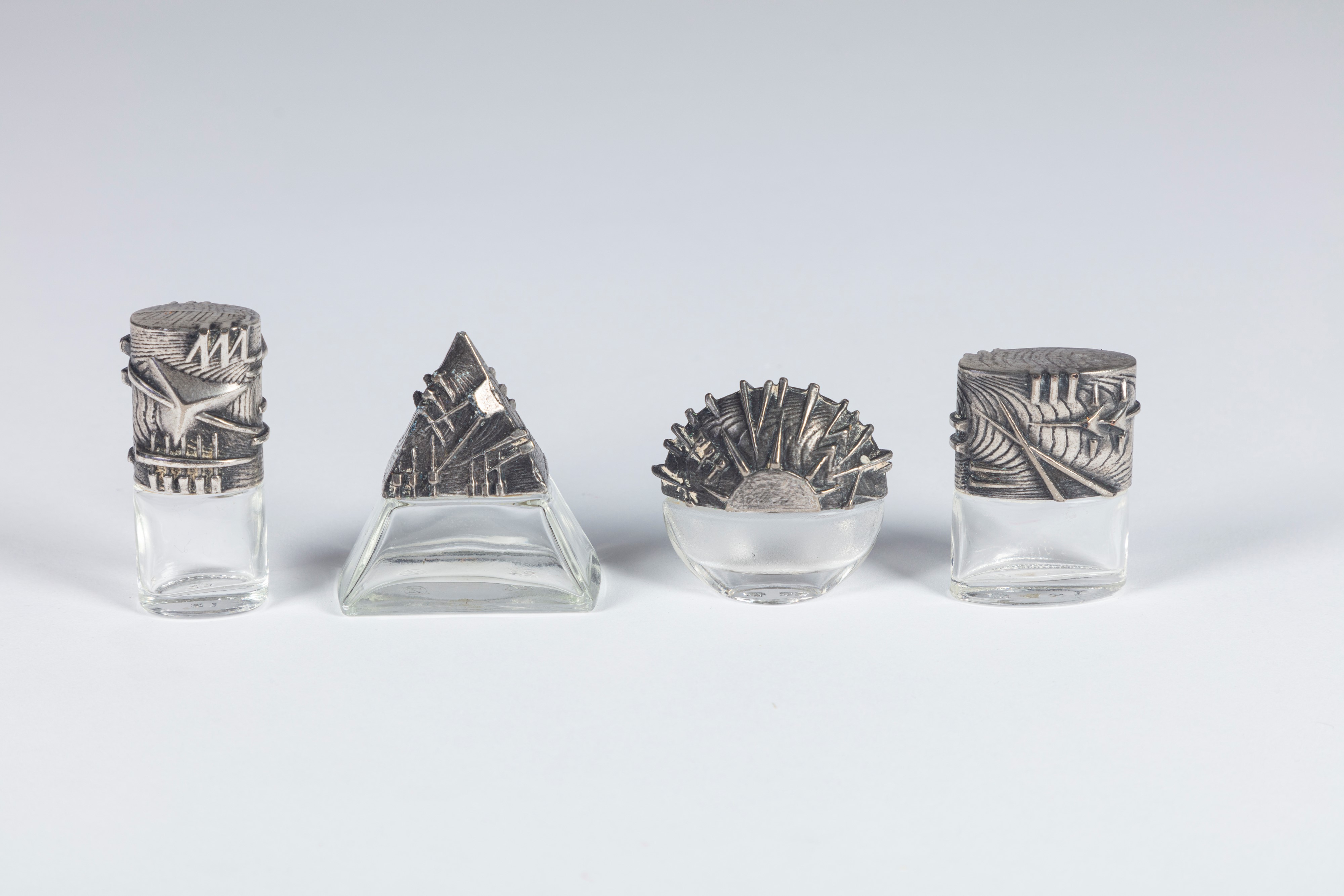 Arnaldo Pomodoro - Quattro boccette per profumo in zama e vetro