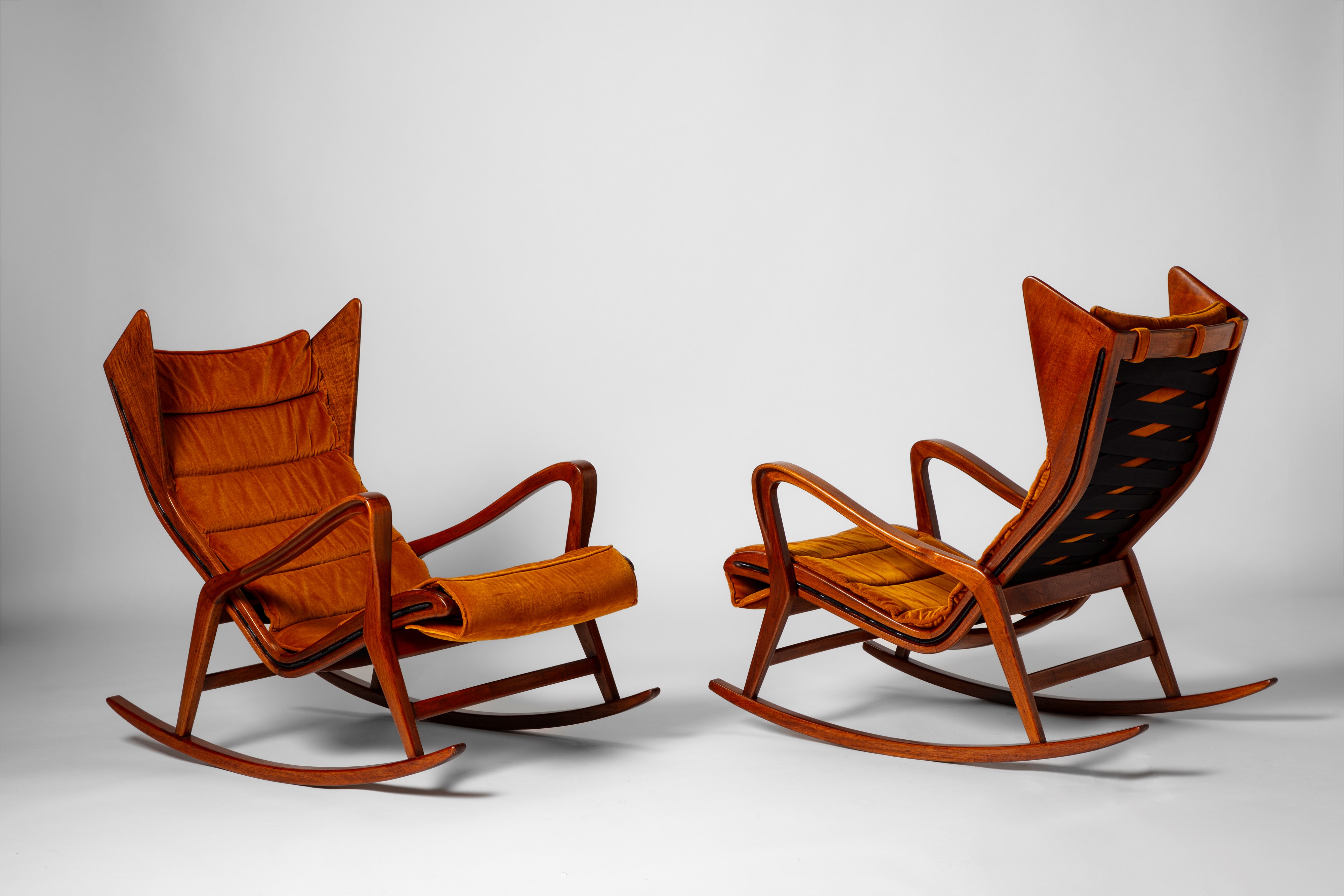 Coppia di poltrone, modello no. 572