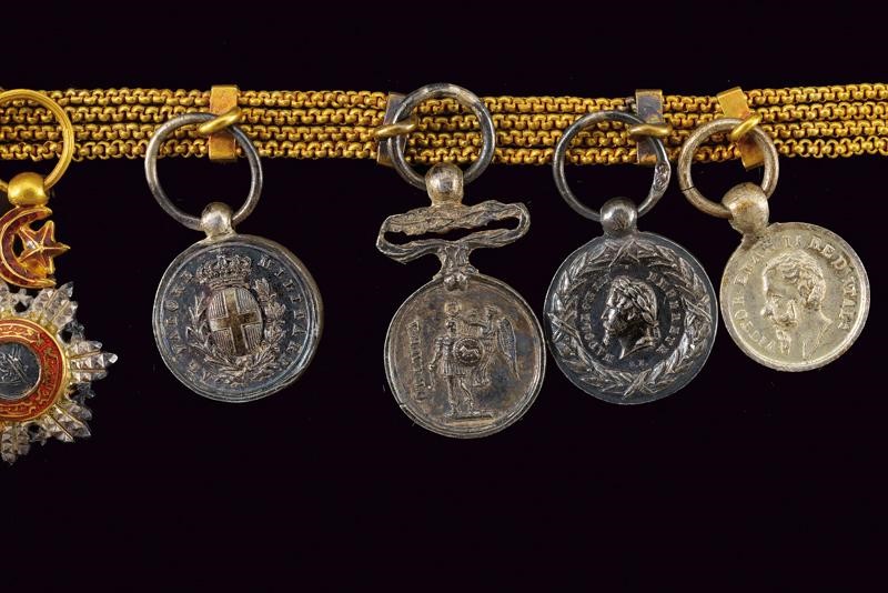 Bracciale con otto miniature