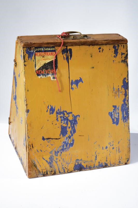 Elmo da ufficiale di cavalleria con monogramma di Umberto I, con custodia