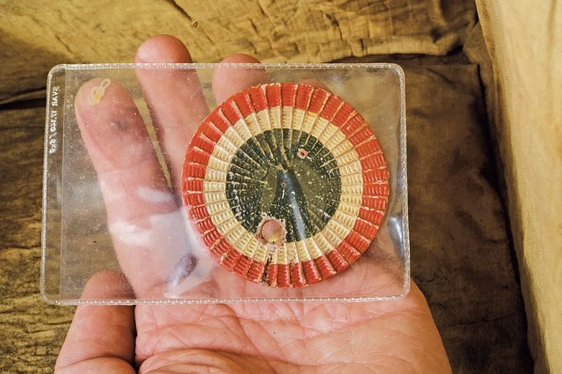 Elmo da ufficiale di cavalleria con monogramma di Umberto I, con custodia