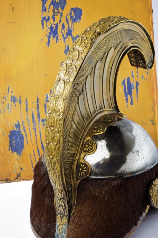 Elmo da ufficiale di cavalleria con monogramma di Umberto I, con custodia