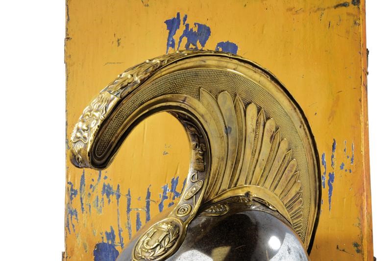 Elmo da ufficiale di cavalleria con monogramma di Umberto I, con custodia