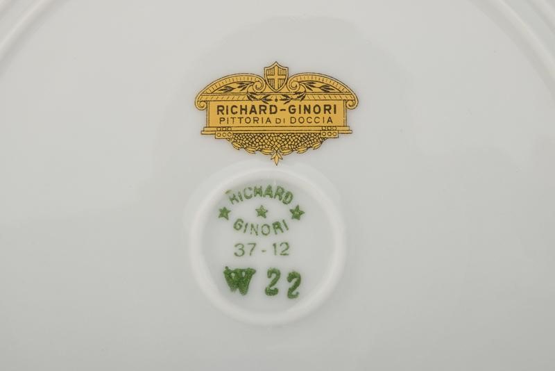 Bellissimo piatto in porcellana di un servizio del P.N.F.