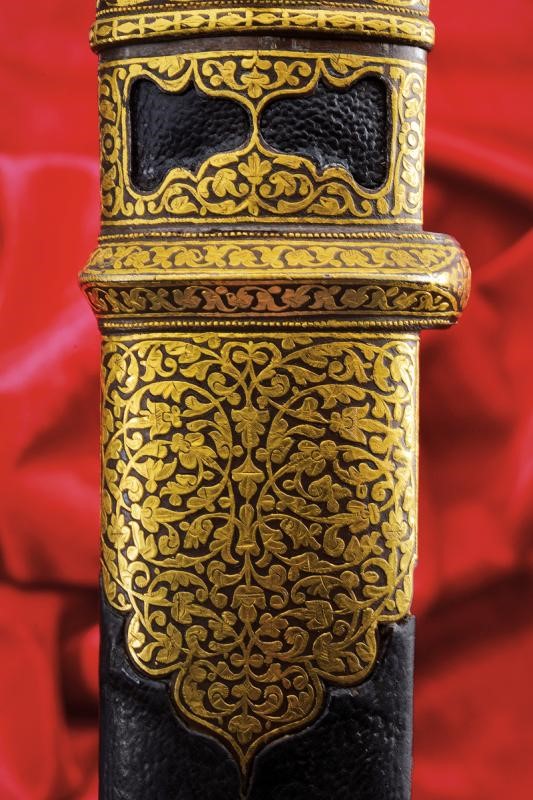 Eccezionale kindjal con decorazione in oro giallo