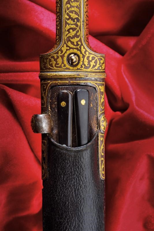 Eccezionale Kindjal con Decorazione in Oro Giallo