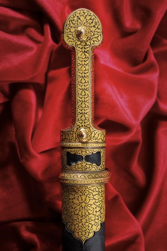 Eccezionale kindjal con decorazione in oro giallo