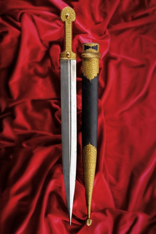 Eccezionale kindjal con decorazione in oro giallo
