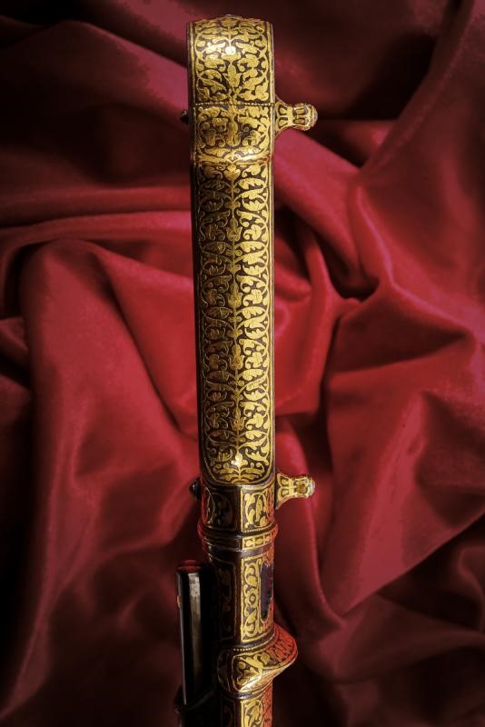 Eccezionale kindjal con decorazione in oro giallo