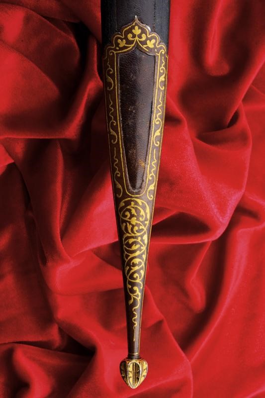 Eccezionale kindjal con decorazione in oro giallo