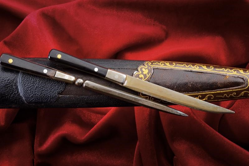 Eccezionale kindjal con decorazione in oro giallo