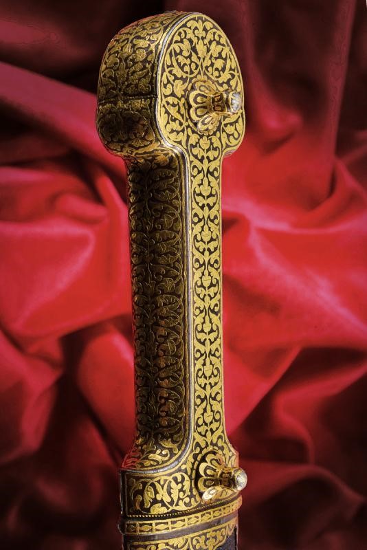 Eccezionale kindjal con decorazione in oro giallo
