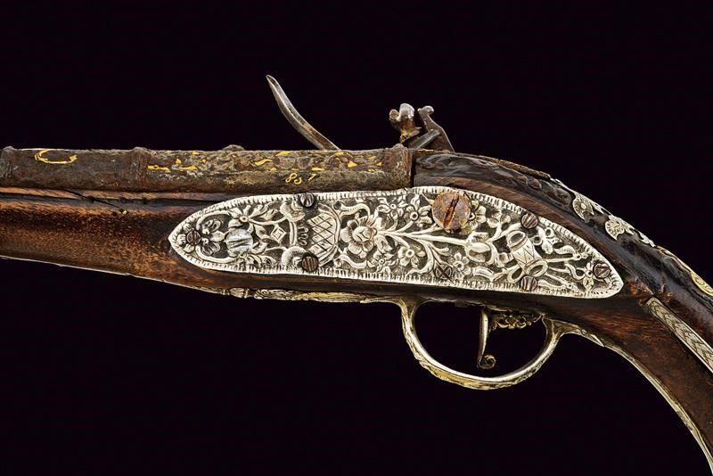Pistola a Pietra Focaia con Fornimenti in Argento