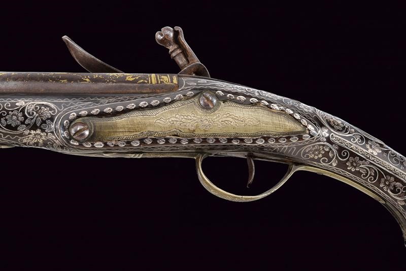Pistola a Pietra Focaia con Bellissime Decorazioni in Argento