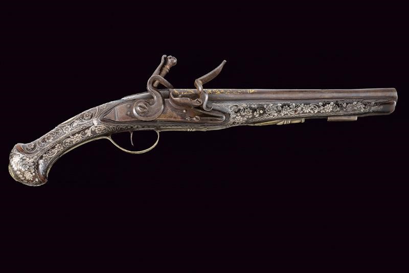 Pistola a Pietra Focaia con Bellissime Decorazioni in Argento