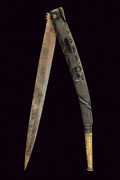 Bel Coltello Pieghevole con Impugnatura Intagliata