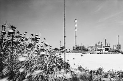 Impianto petrolchimico, panoramica (Priolo - Siracusa), Stampa vintage alla gelatina ai sali d'ar...