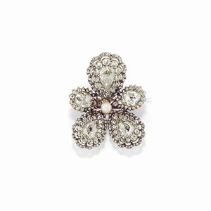 A silver, 18K yellow gold, diamond and pearl brooch, end of 18th Century