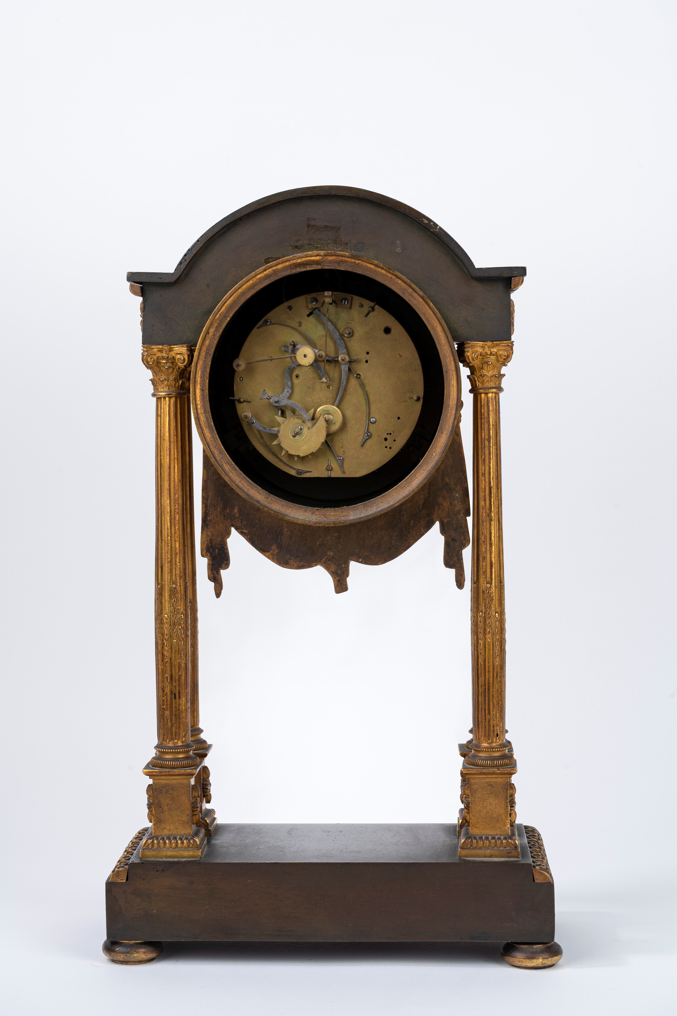 Pendola Impero in bronzo dorato con colonne, Francia secolo XIX