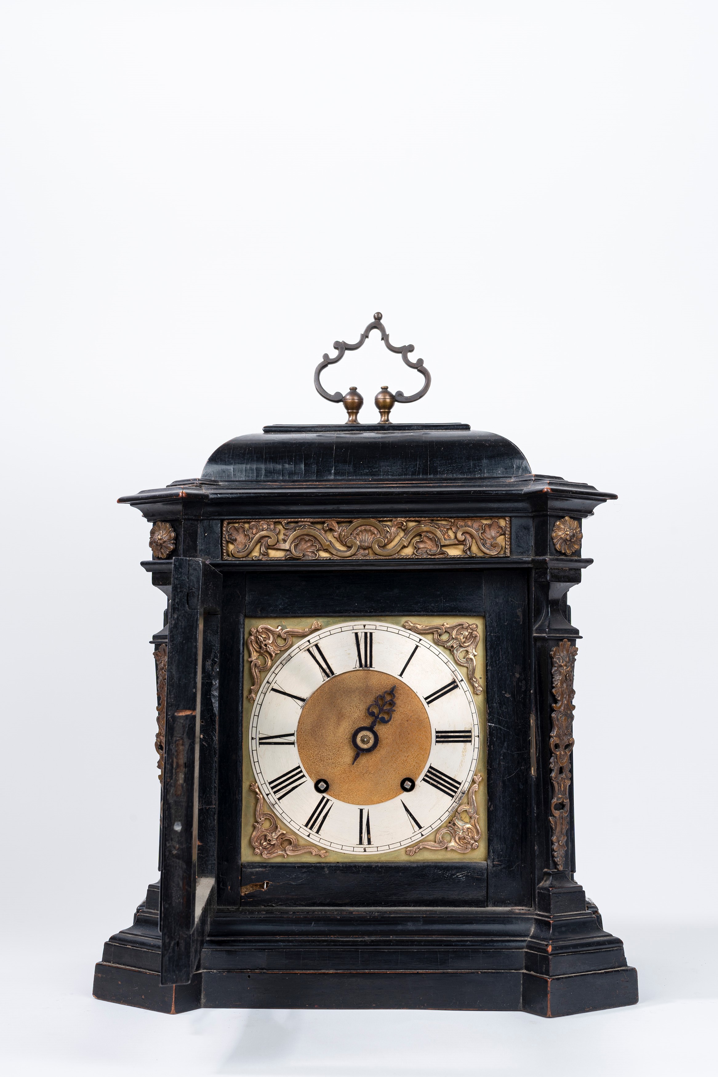 Pendola romana in legno ebanizzato e applicazioni in bronzo