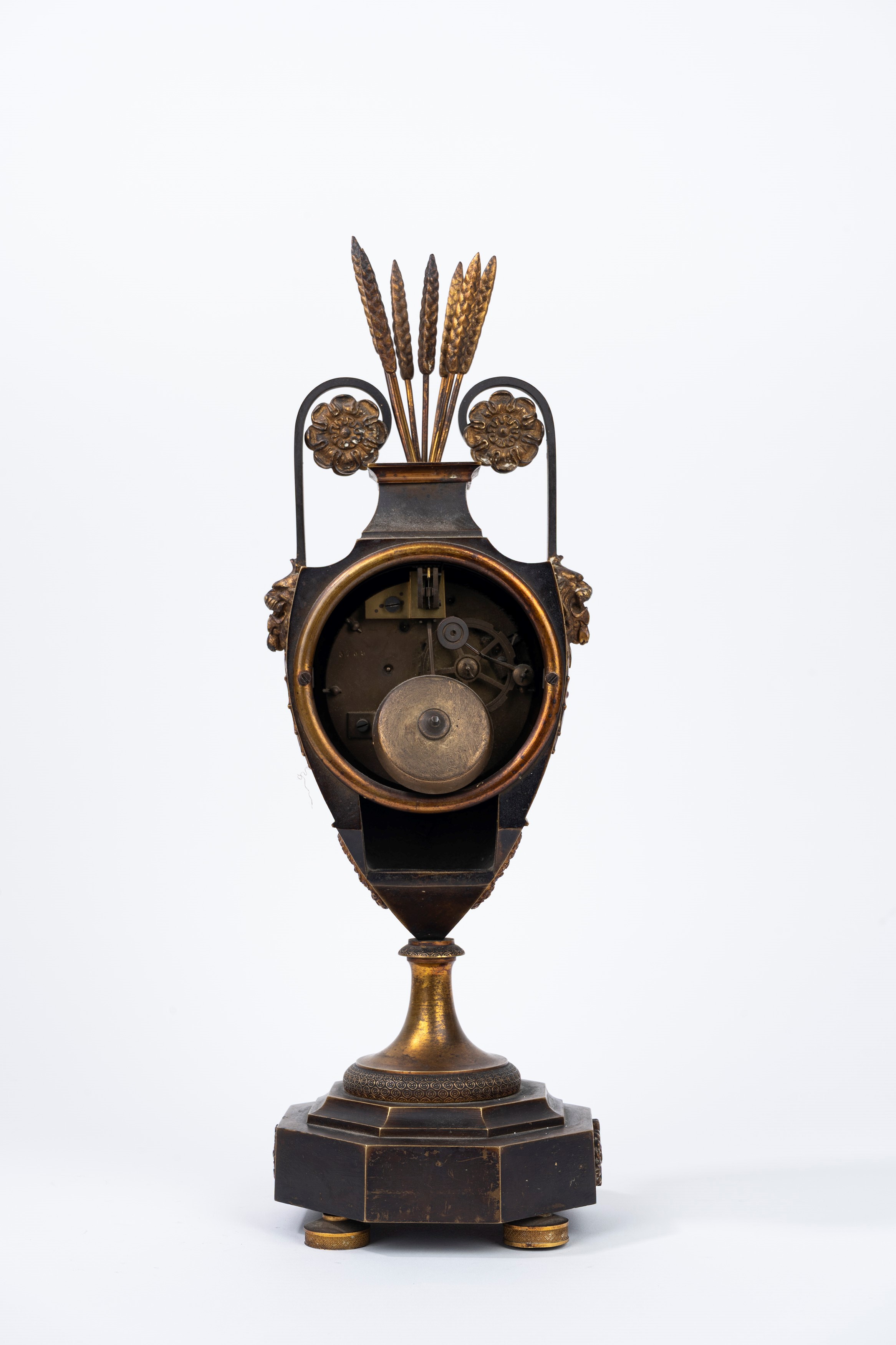 Pendola in Bronzo a Forma di Vaso con Spighe sulla Sommità, Secolo XIX
