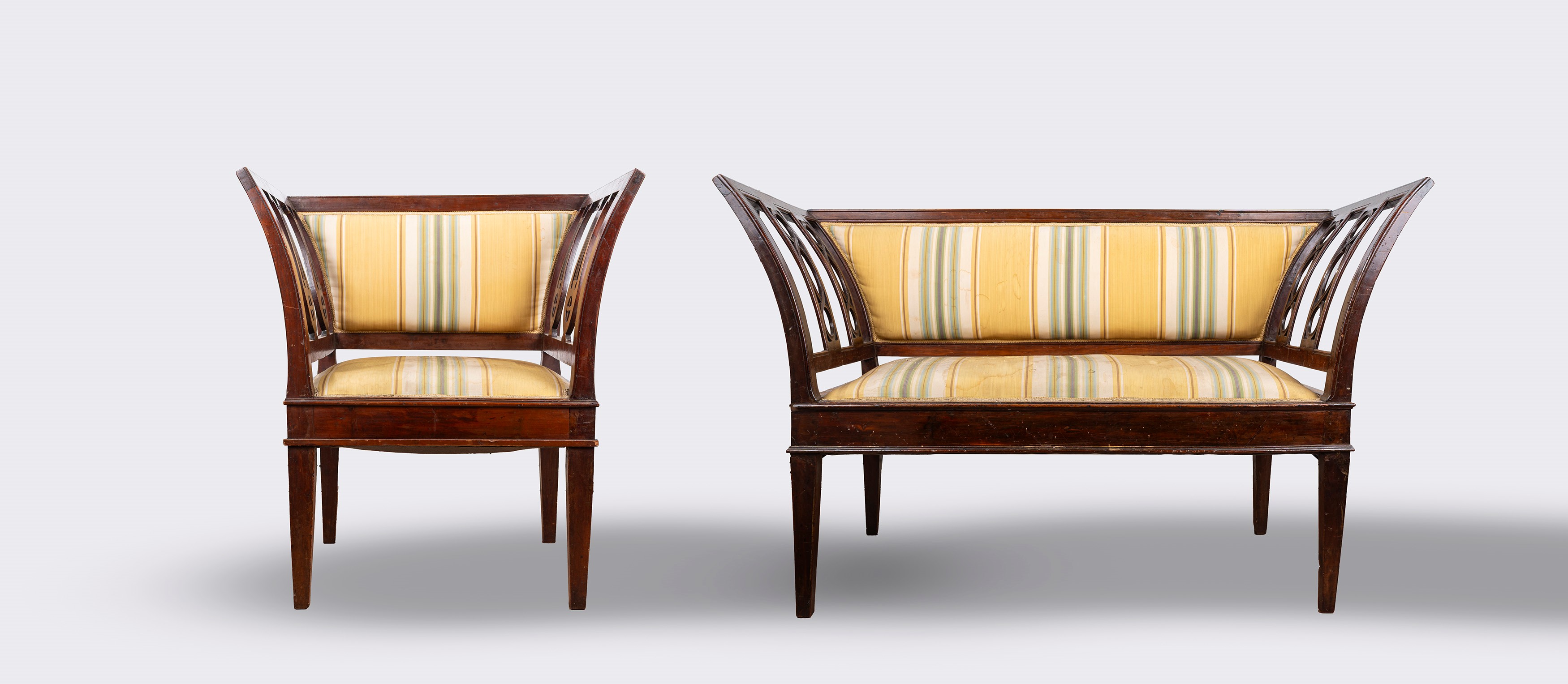 Lotto composto da un divanetto e una poltrona, secolo XIX