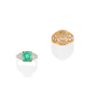 Two rings with coloured gemstone