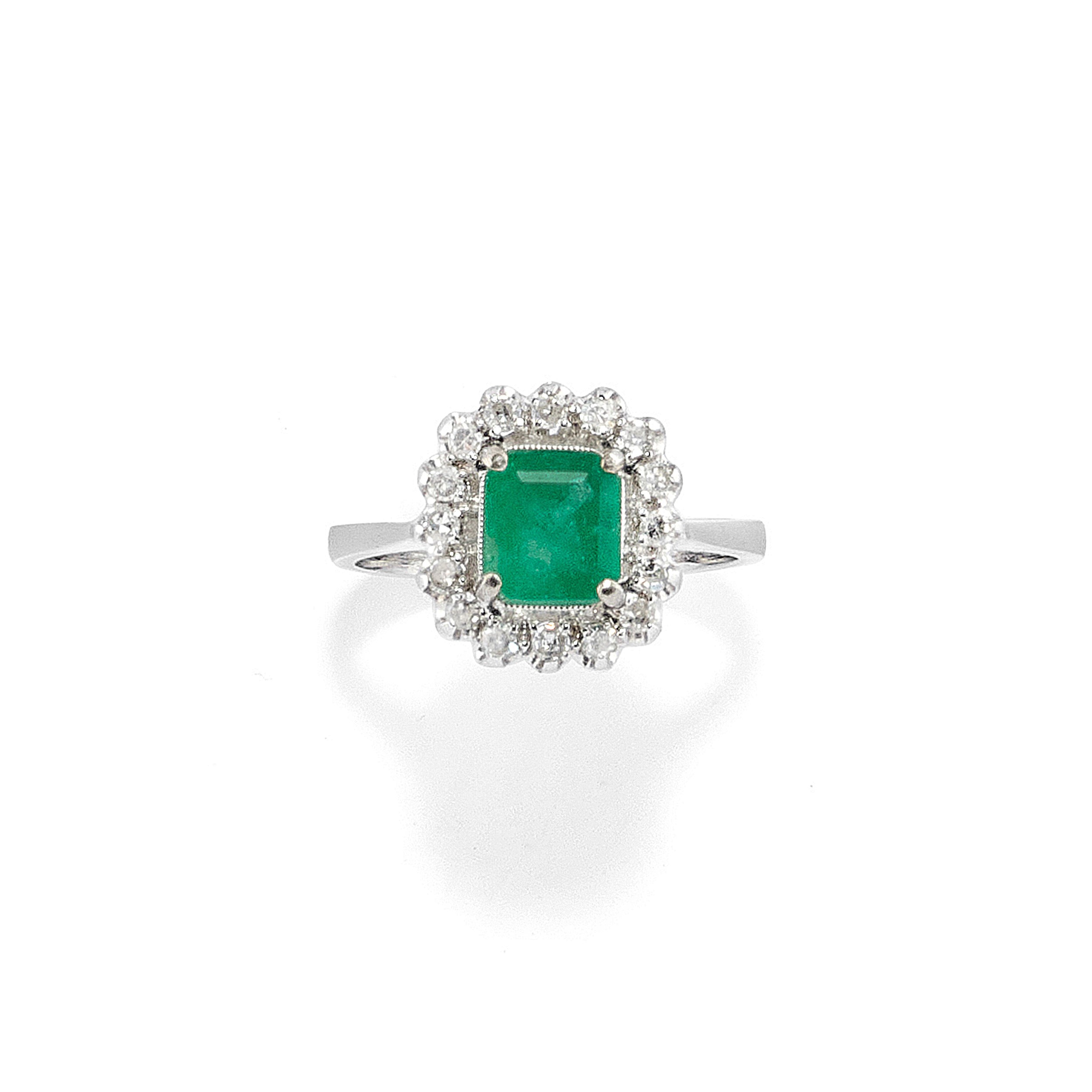 Anello con smeraldo