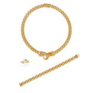 Lot of pearl jewellery