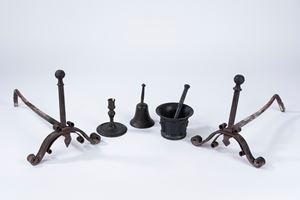 Lotto composto da cinque oggetti in bronzo