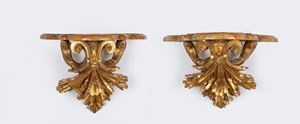 Coppia di mensole in legno intagliato e dorato, fine secolo XVIII - inizi secolo XIX