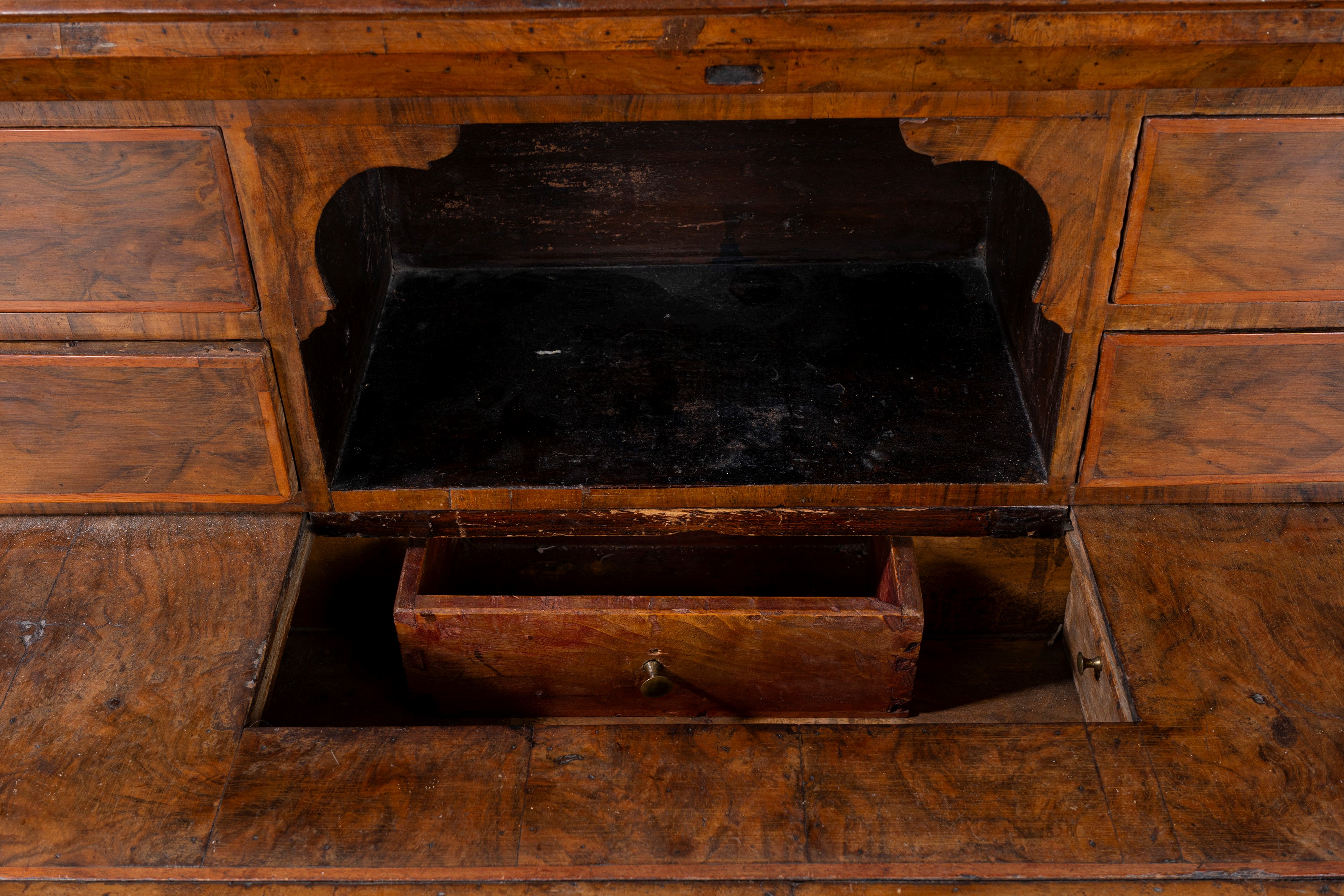 Ribalta lastronata in radica, secolo XVIII