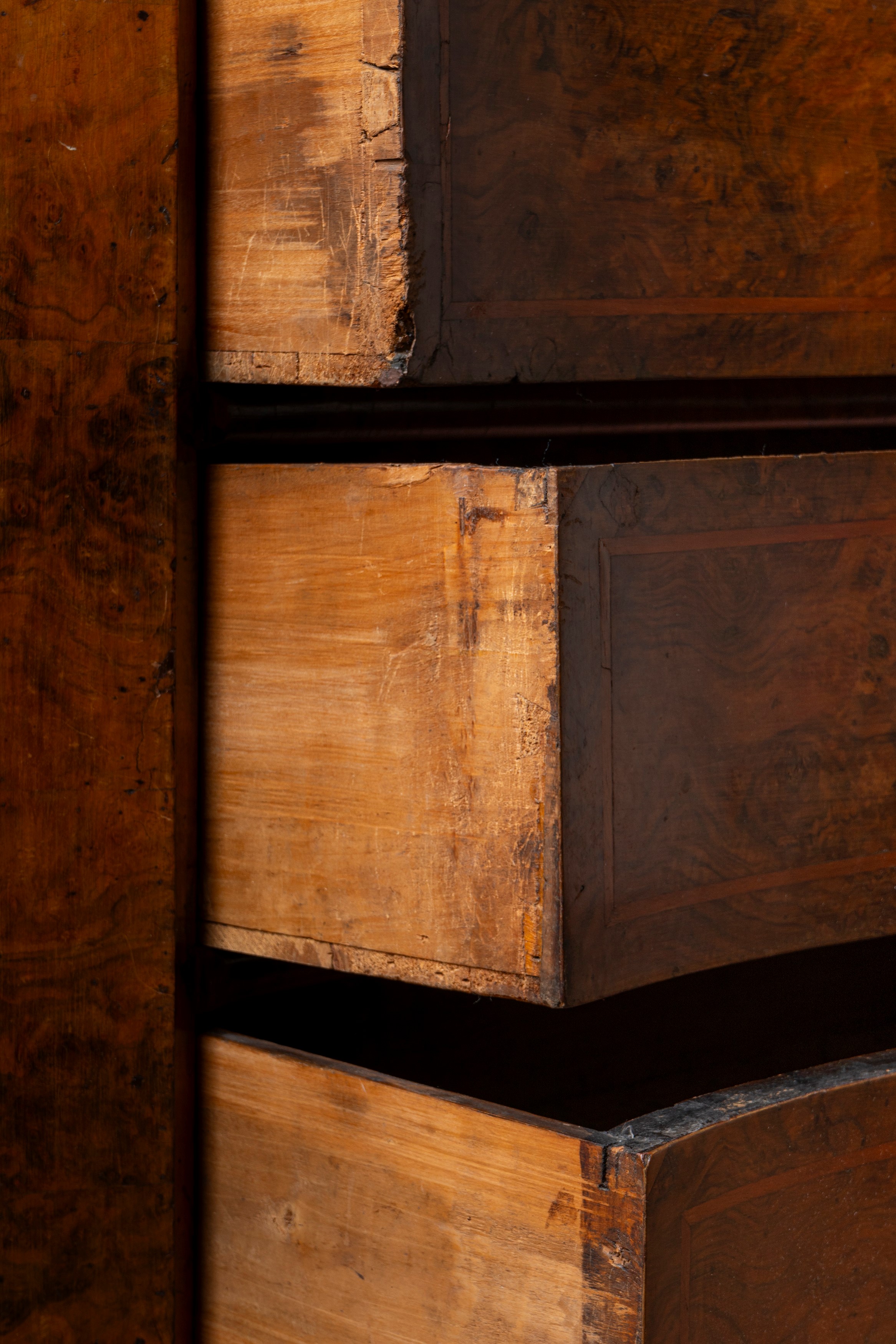 Ribalta lastronata in radica, secolo XVIII