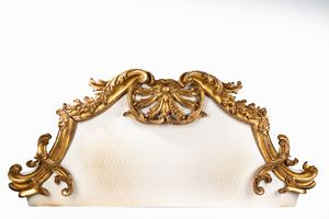 Testiera di letto in legno intagliato e dorato, secolo XVIII