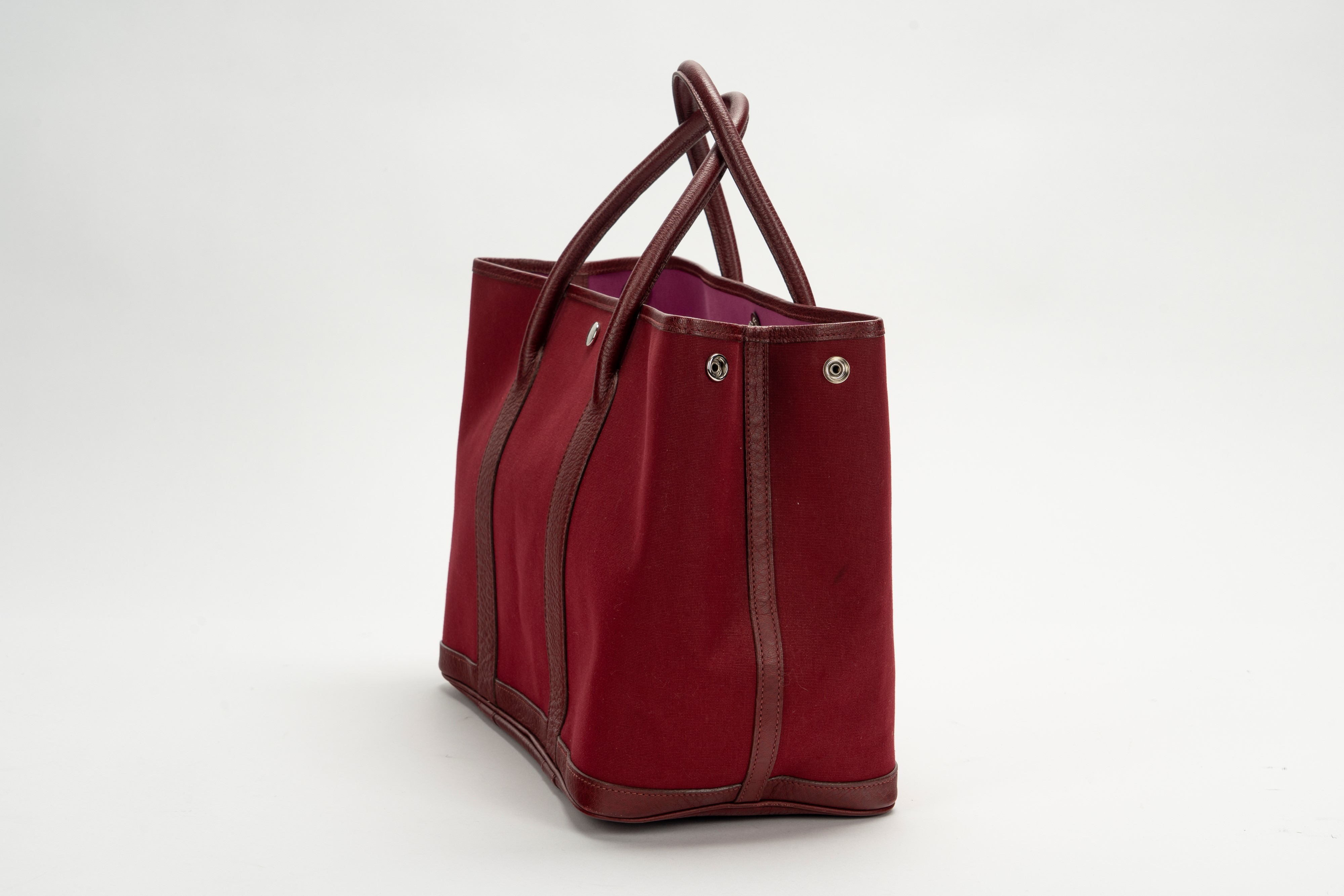 Hermès - Borsa Garden Party, tela color burgundy con profili e manici in pelle clemence, 2006