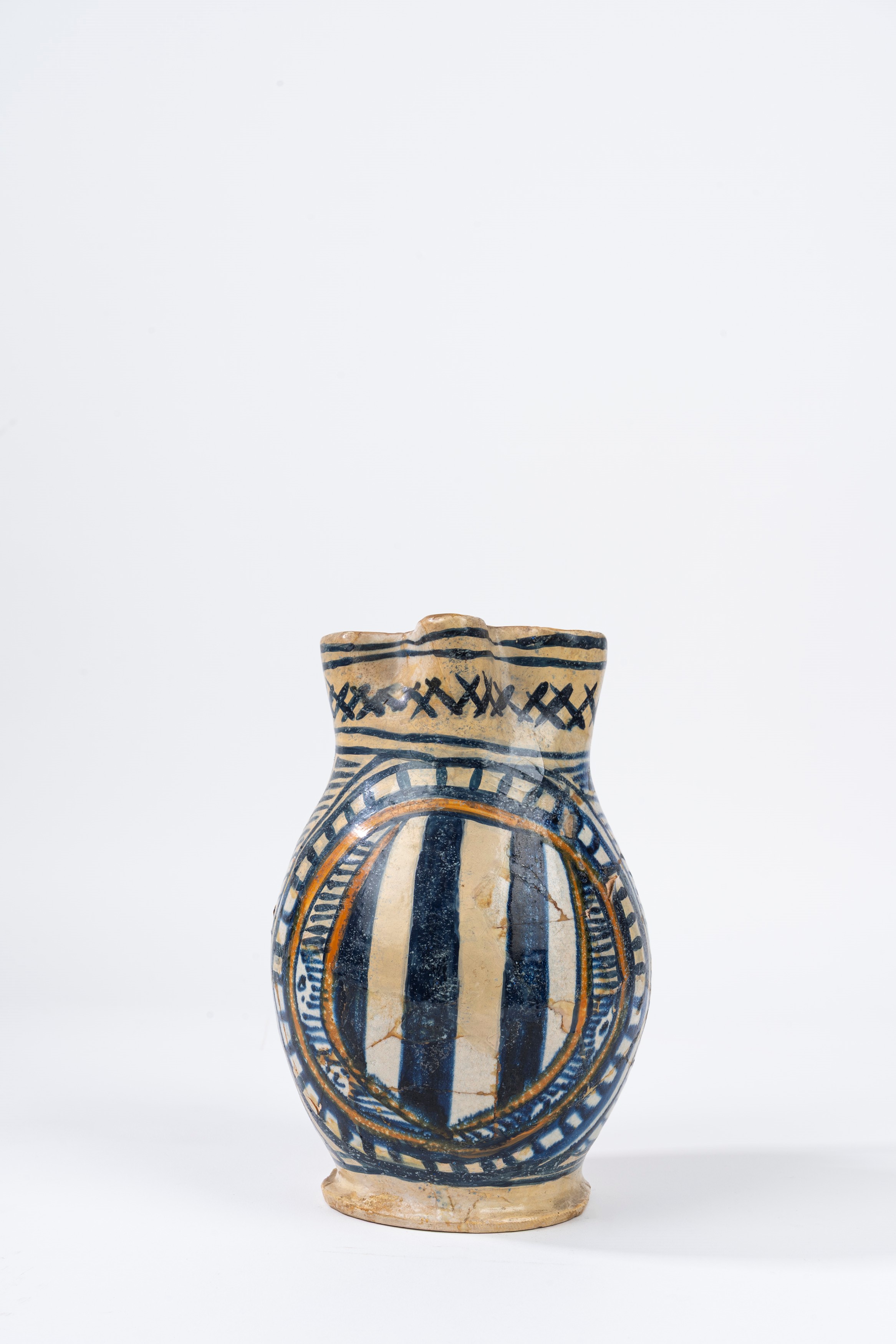 Brocca in Maiolica Policroma con Stemma Araldico, Faenza o Romagna, Fine Secolo XV-inizio Secolo ...