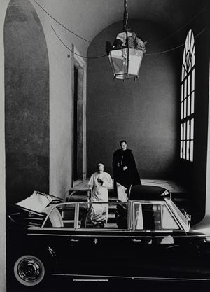 Paolo VI nell'atrio del cortile di S. Damaso