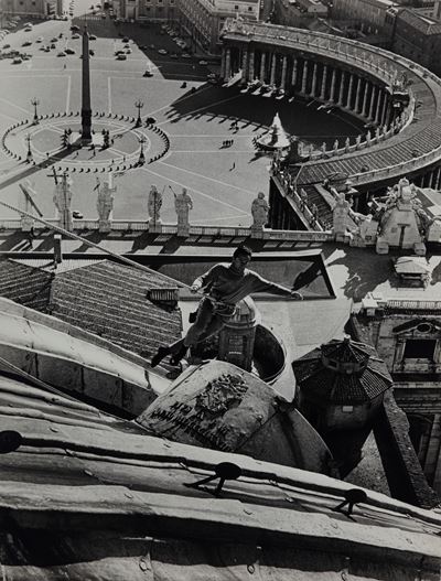 Vaticano "Sampietrino" al lavoro sulla cupola di Michelangelo, stampa vintage gelatina ai sali d'...