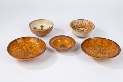 Lotto Composto da Cinque Ciotole in Maiolica, Manifatture Differenti