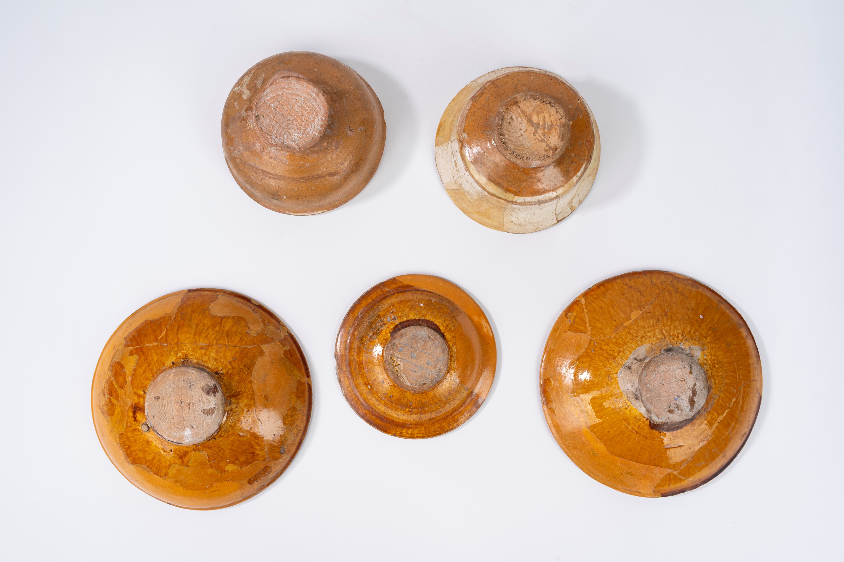 Lotto Composto da Cinque Ciotole in Maiolica, Manifatture Differenti