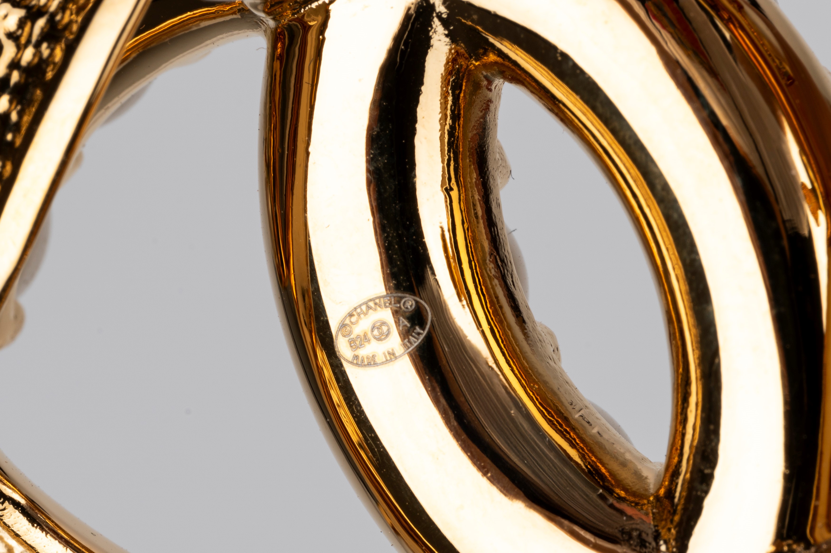 Chanel - Fermaglio per capelli, metallo dorato con perle fancy e strass