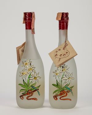 Grappa veneta, bottiglia fiori