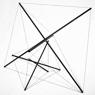 Tensostruttura, alluminio anodizzato e spago nero (1990)