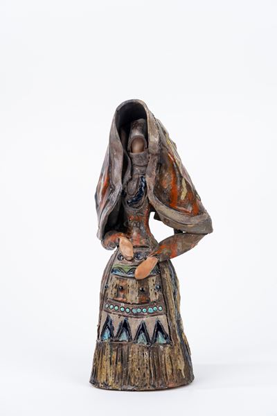 Scultura in Ceramica Policroma Raffigurante Donna in Costume Sardo, Emilia Palomba