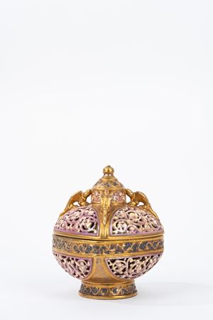 Vaso in porcellana policroma e dorata con coperchio, manifattura Zsolnay, prima metà del secolo XX
