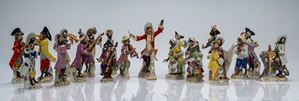 Orchestra di scimmie in porcellana policroma e dorata. Manifattura Meissen, secolo XX