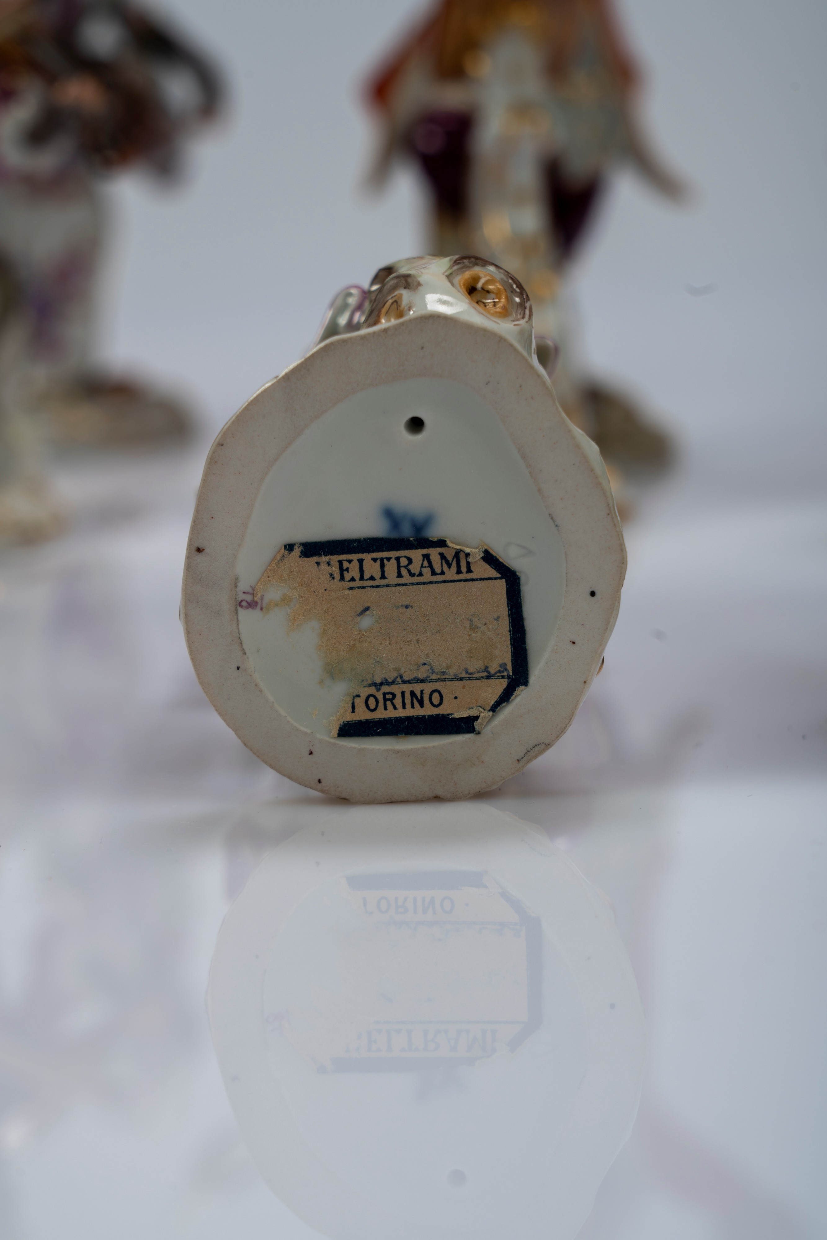 Orchestra di scimmie in porcellana policroma e dorata. Manifattura Meissen, secolo XX