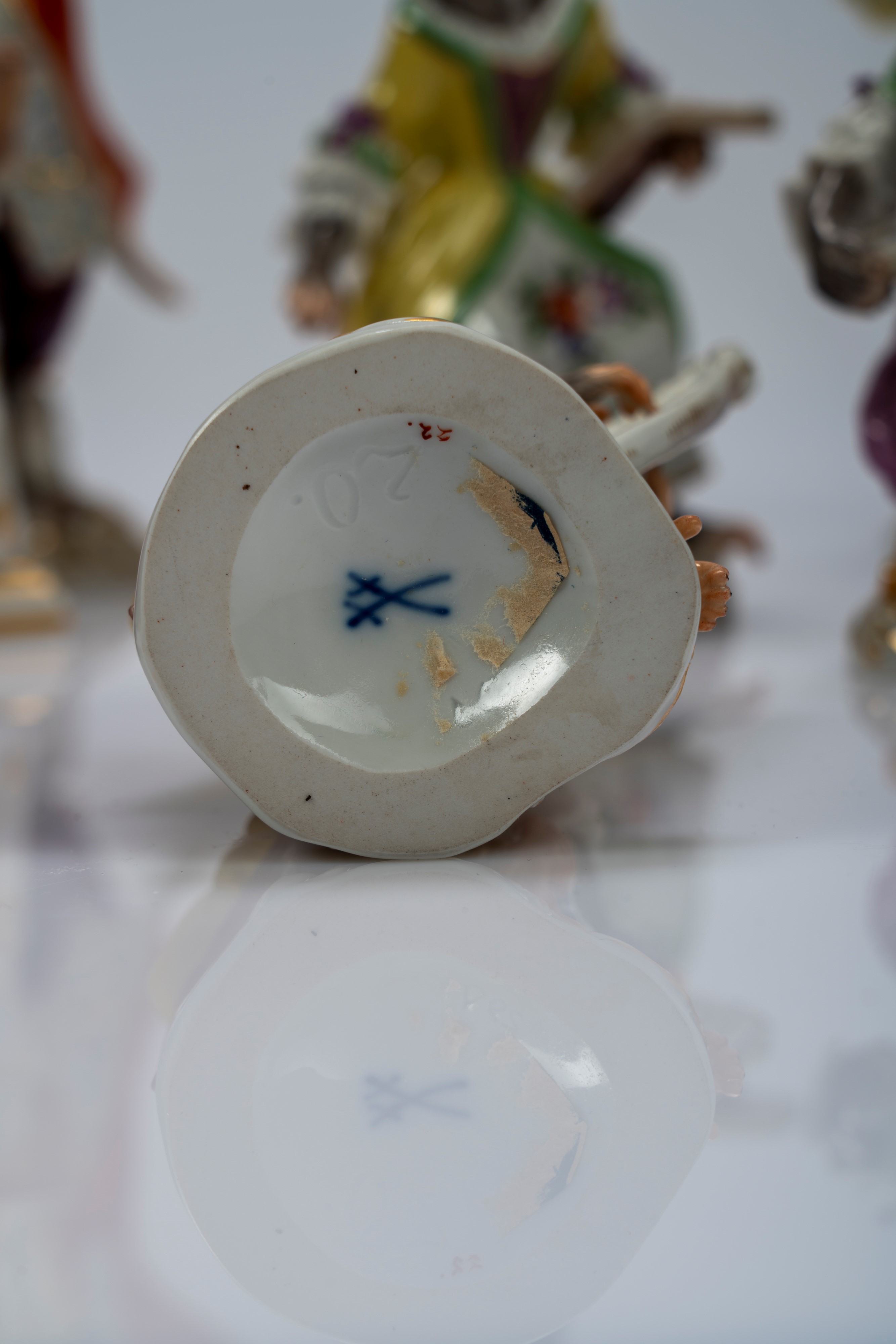 Orchestra di scimmie in porcellana policroma e dorata. Manifattura Meissen, secolo XX